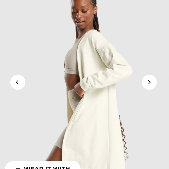 Whitney Simmons - Picture 3 of 6